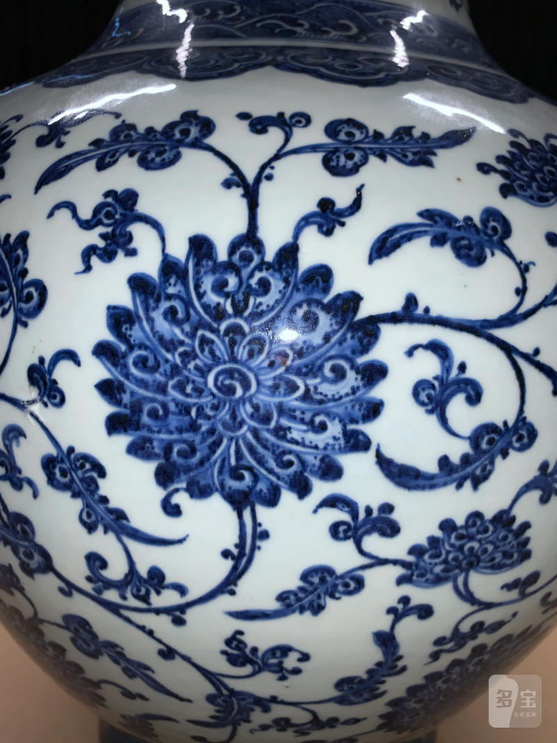 清乾隆 青花缠枝莲纹双铺首大尊 - 图6